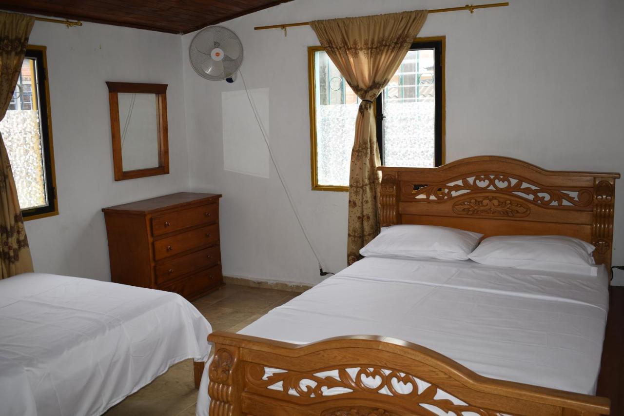 Ferienwohnung Artesanos Y Turistas Guatapé Exterior foto